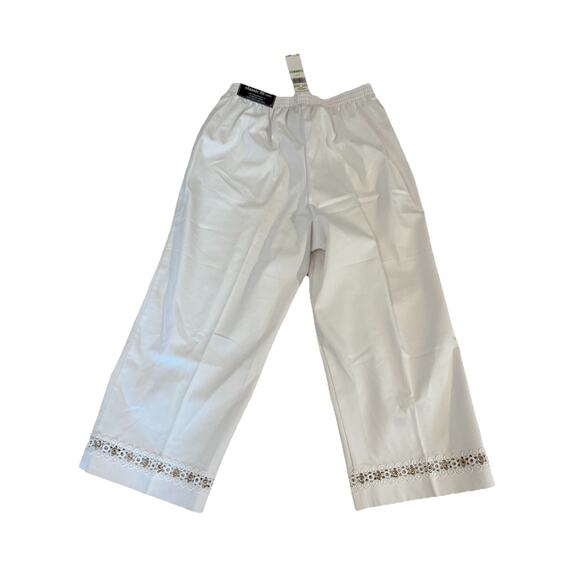 Alfred Dunner Cotton Blend Capri NWT White Elastic Waist Design Casual Size 8 - Picture 4 of 4